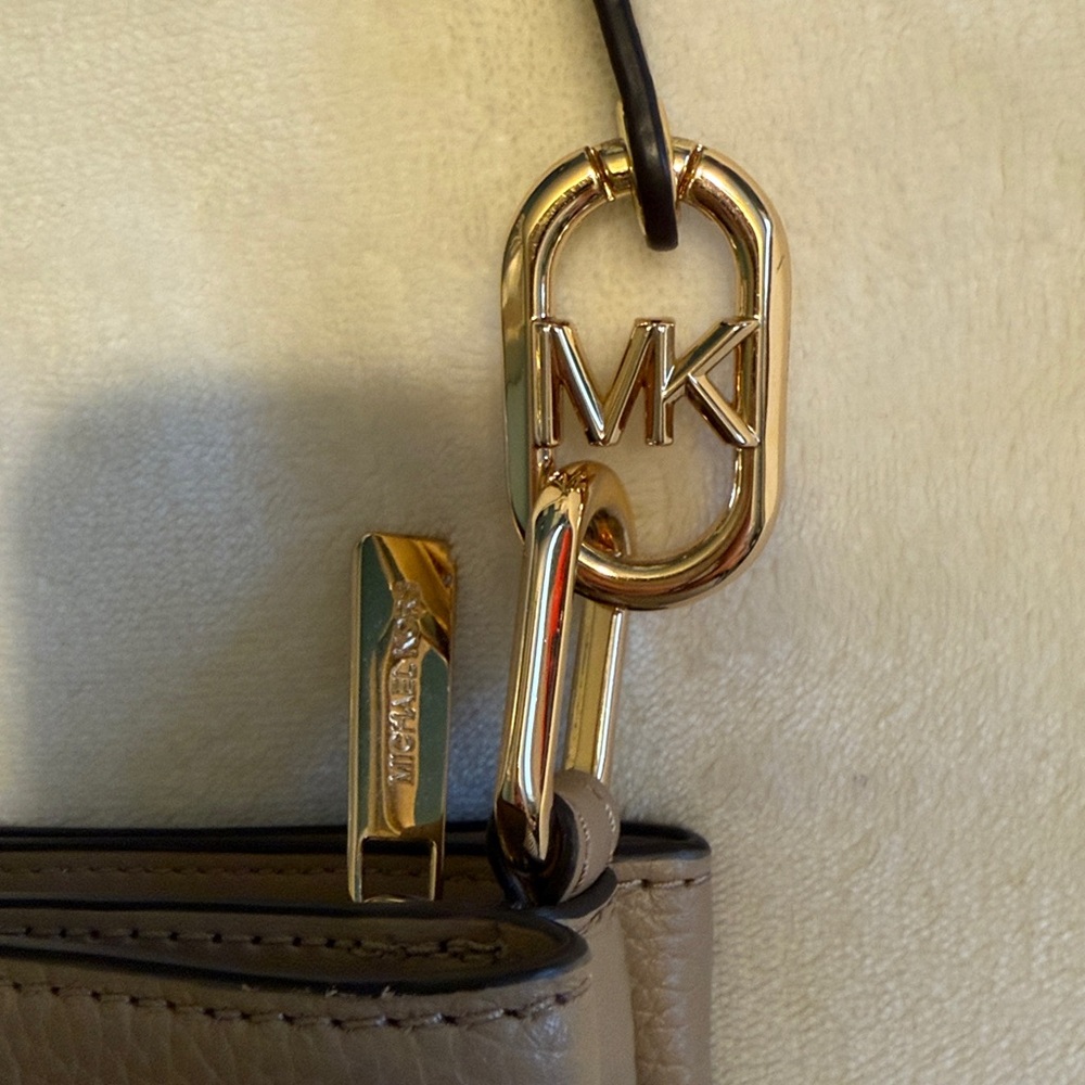 Michael Kors Trisha Beige Leather Crossbody Bag - Picture 9 of 11